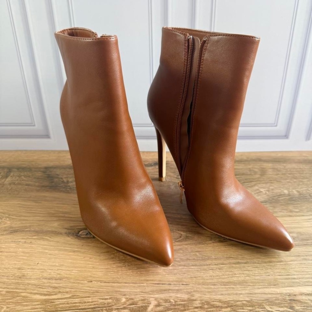 Tan leather ankle boots with pointed toe and high heel